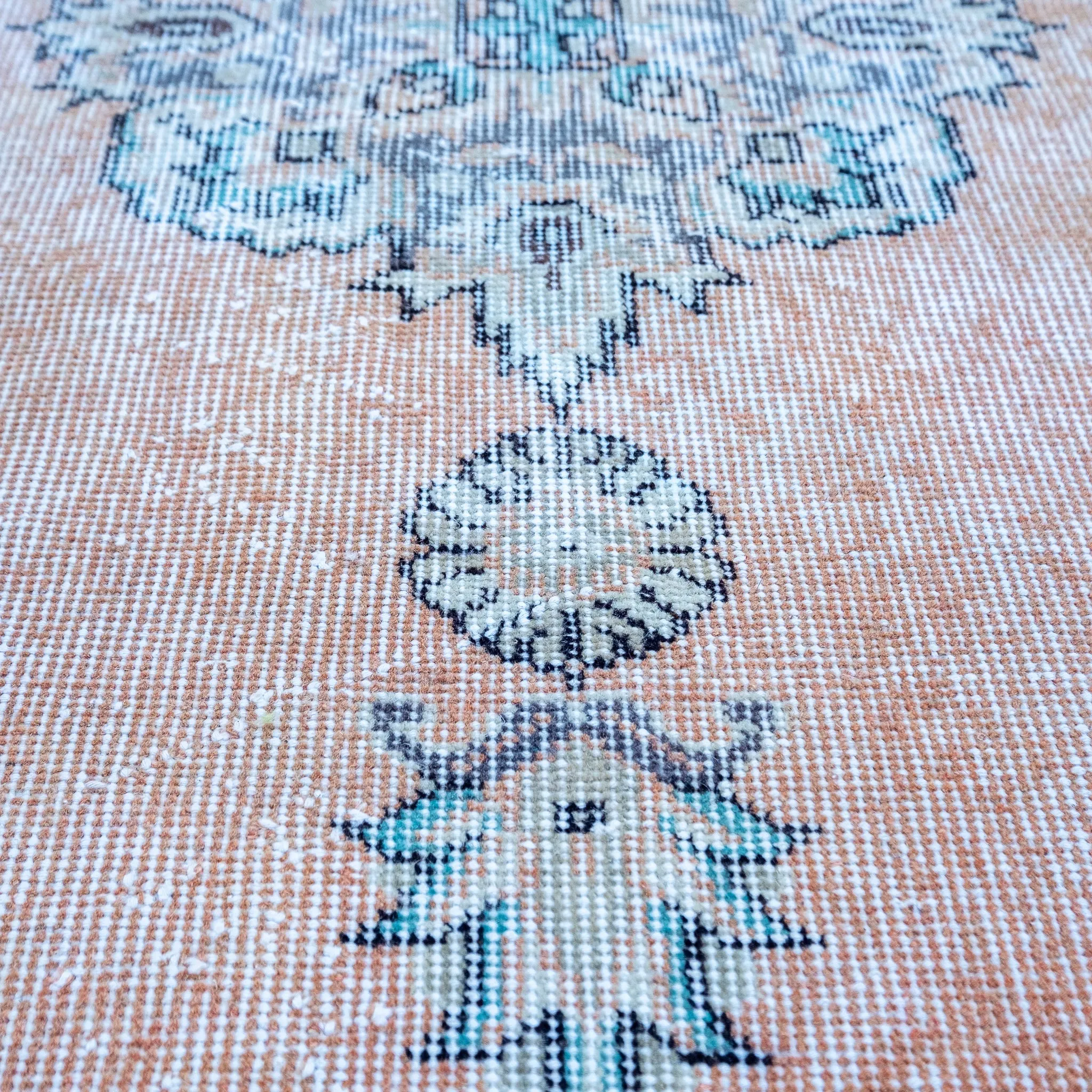 3330 VE Handwoven Vintage Rug 3'2x11