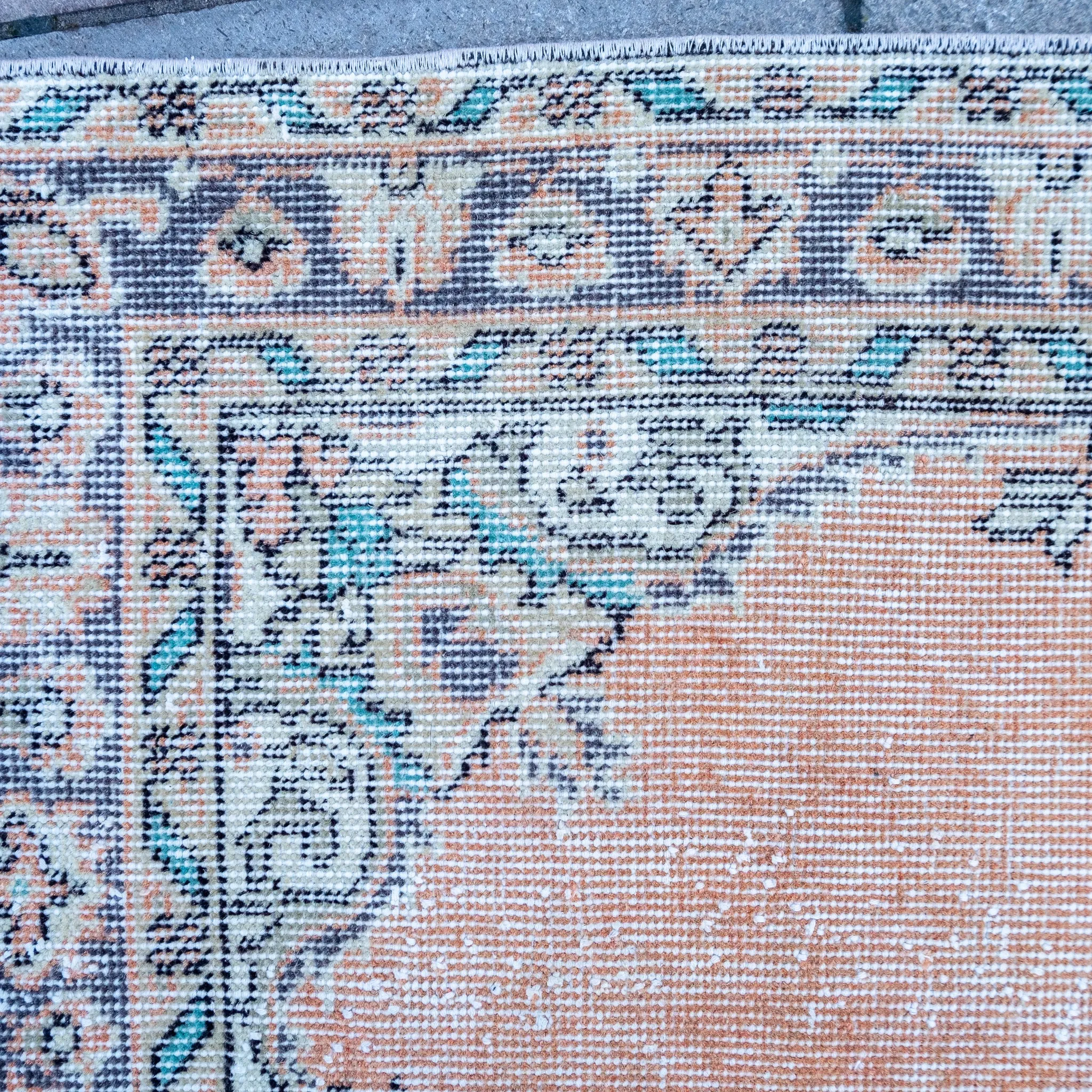 3330 VE Handwoven Vintage Rug 3'2x11