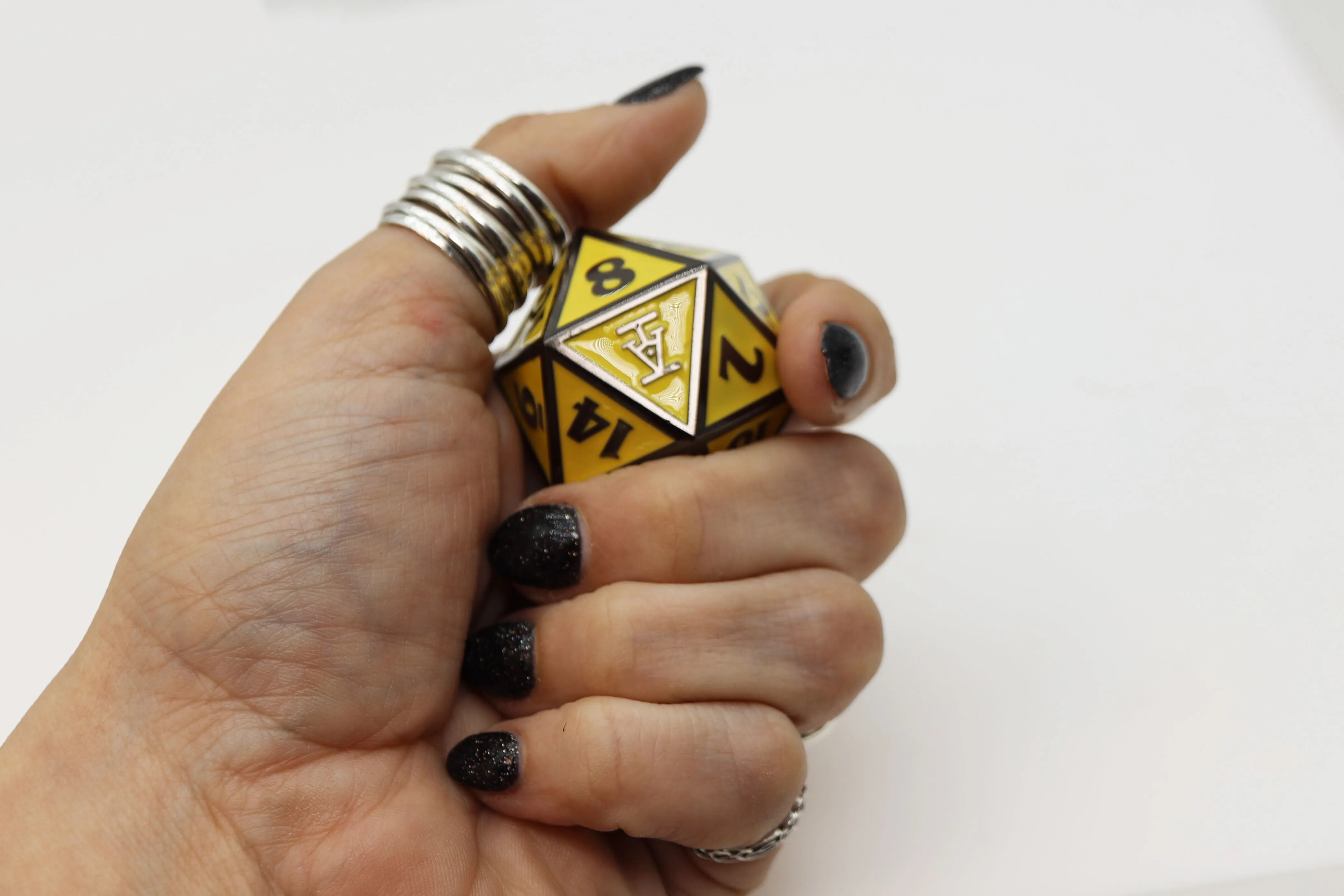 Acquisitions Inc 35mm Metal D20: Evelyn