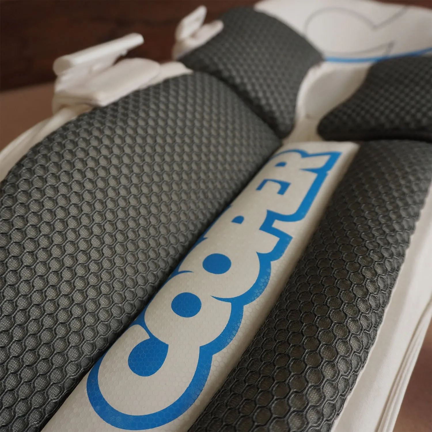 AM9 PADS - YOUTH