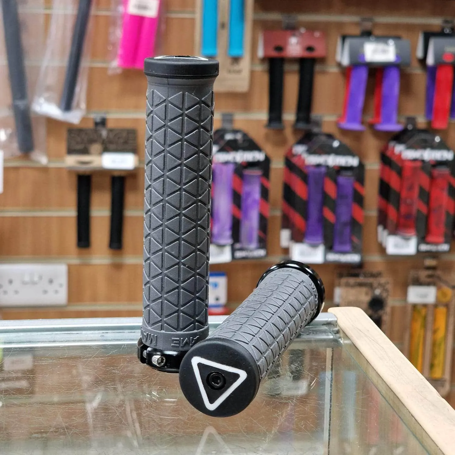 A'ME Pro Lock-On 1.2 Tri Grips
