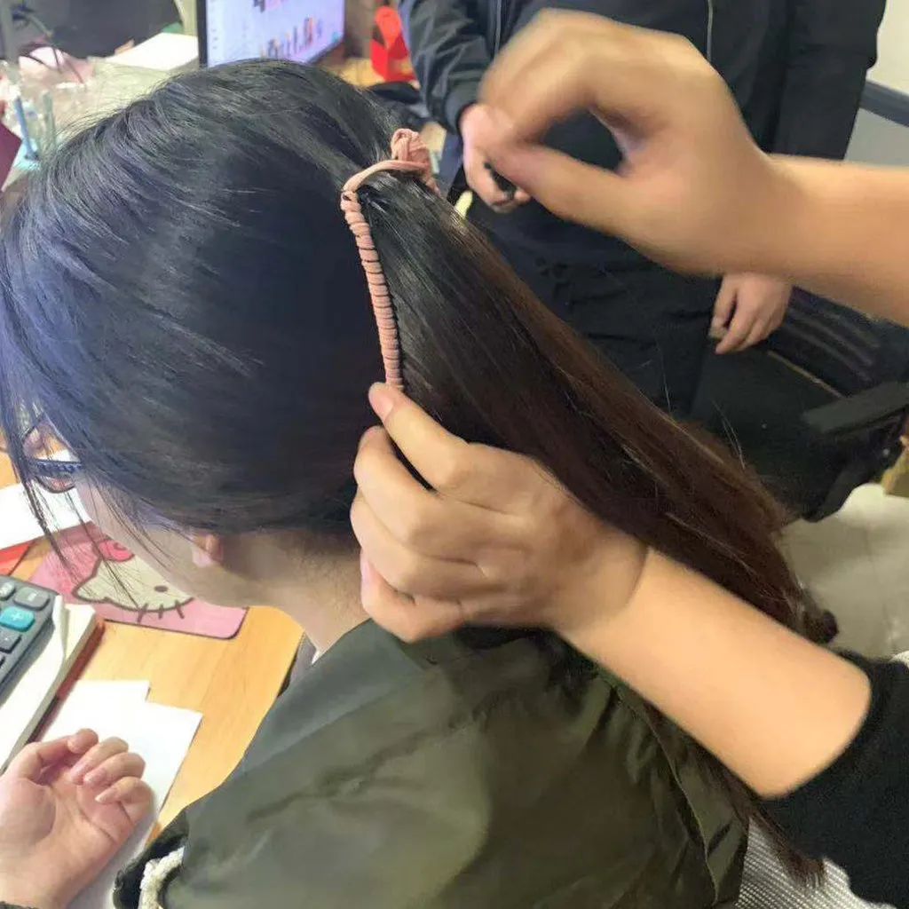 BANANA STRETCHABLE HAIR CLIP