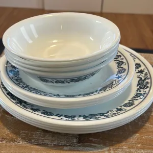Corelle Vintage Blue Onion Place Setting- set of 4