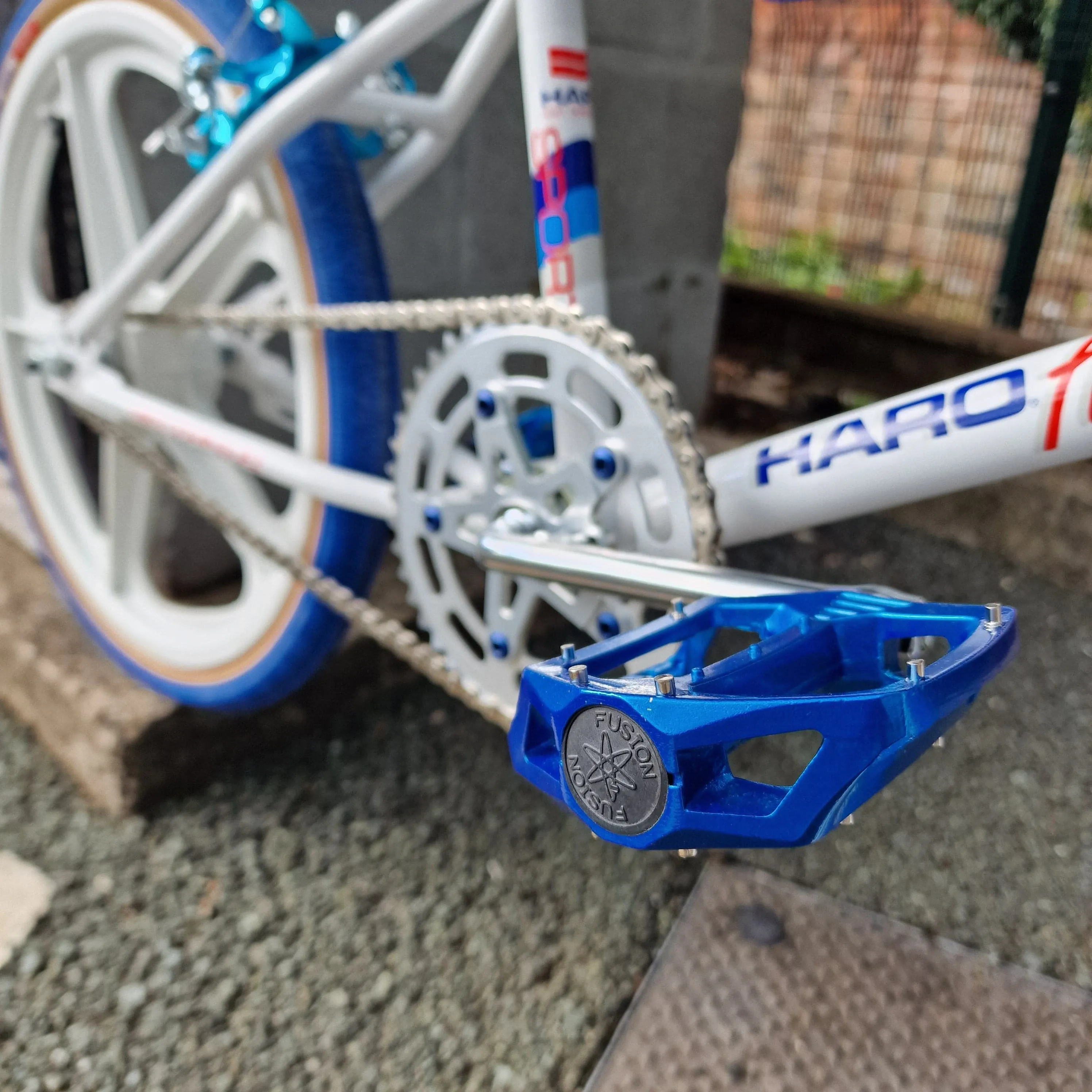 Darxide Crank Bottom Bracket and Haro Pedal Combo
