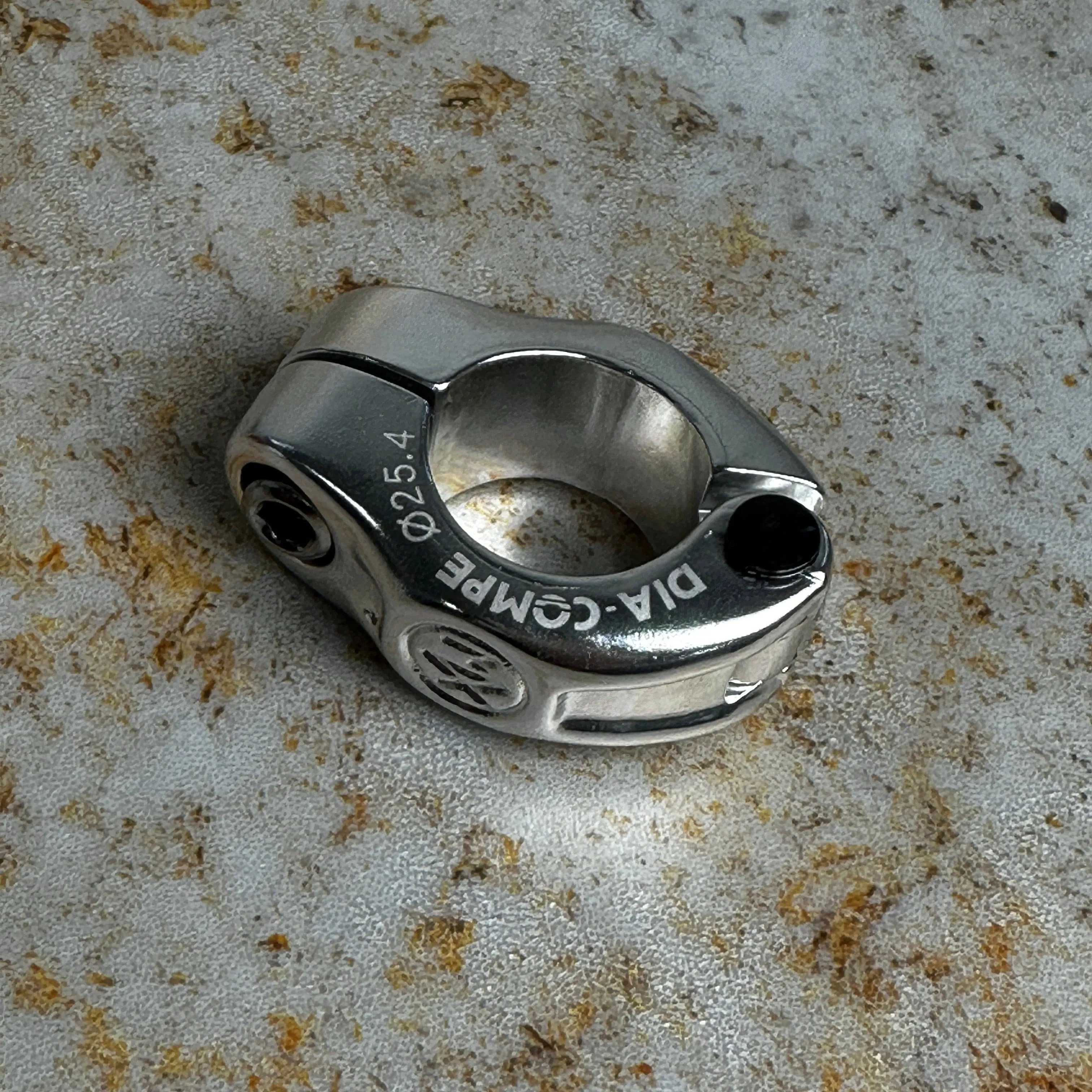 Dia-Compe MX1500N Hinged Seatclamp