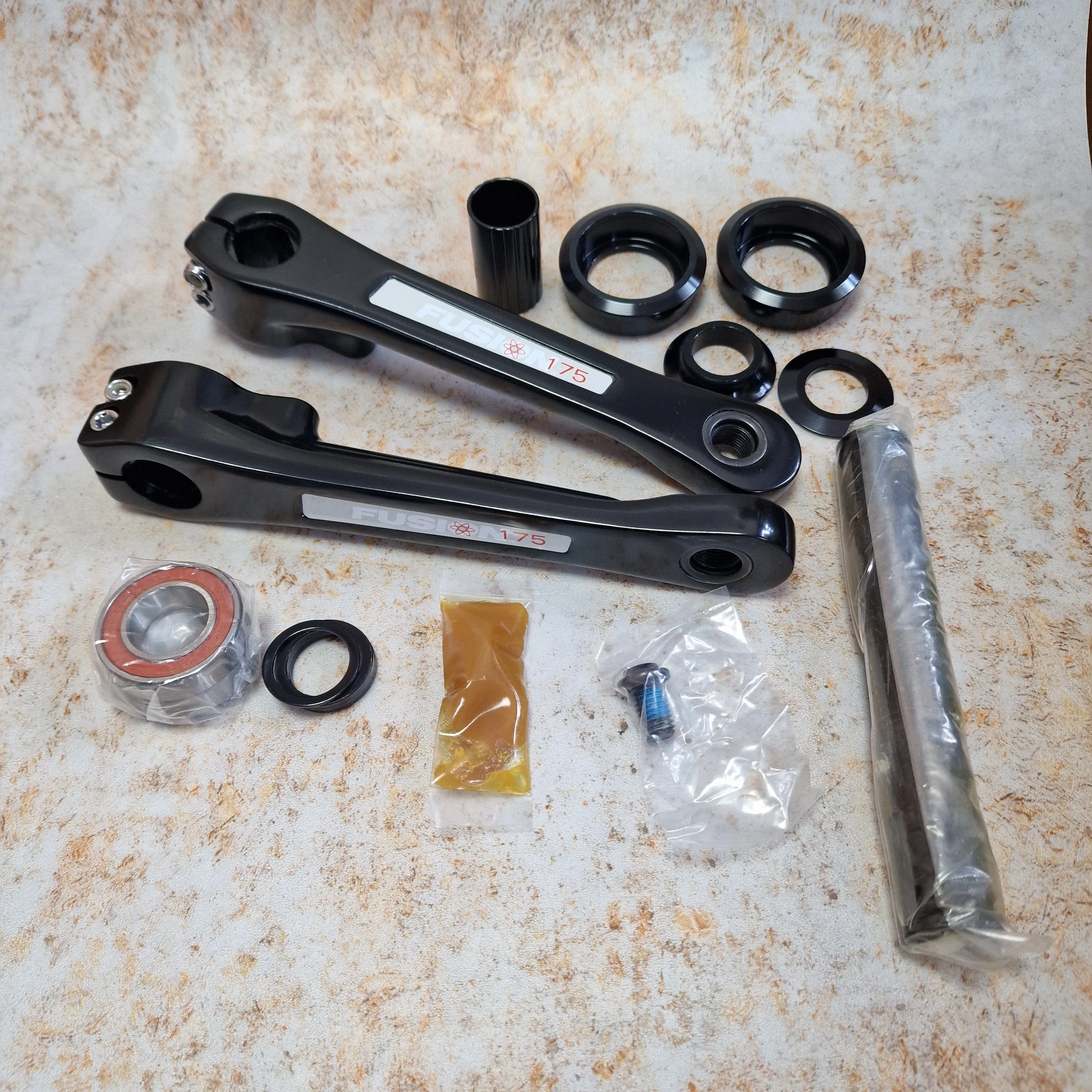 Haro Lineage Fusion Alloy Cranks with Bottom Bracket