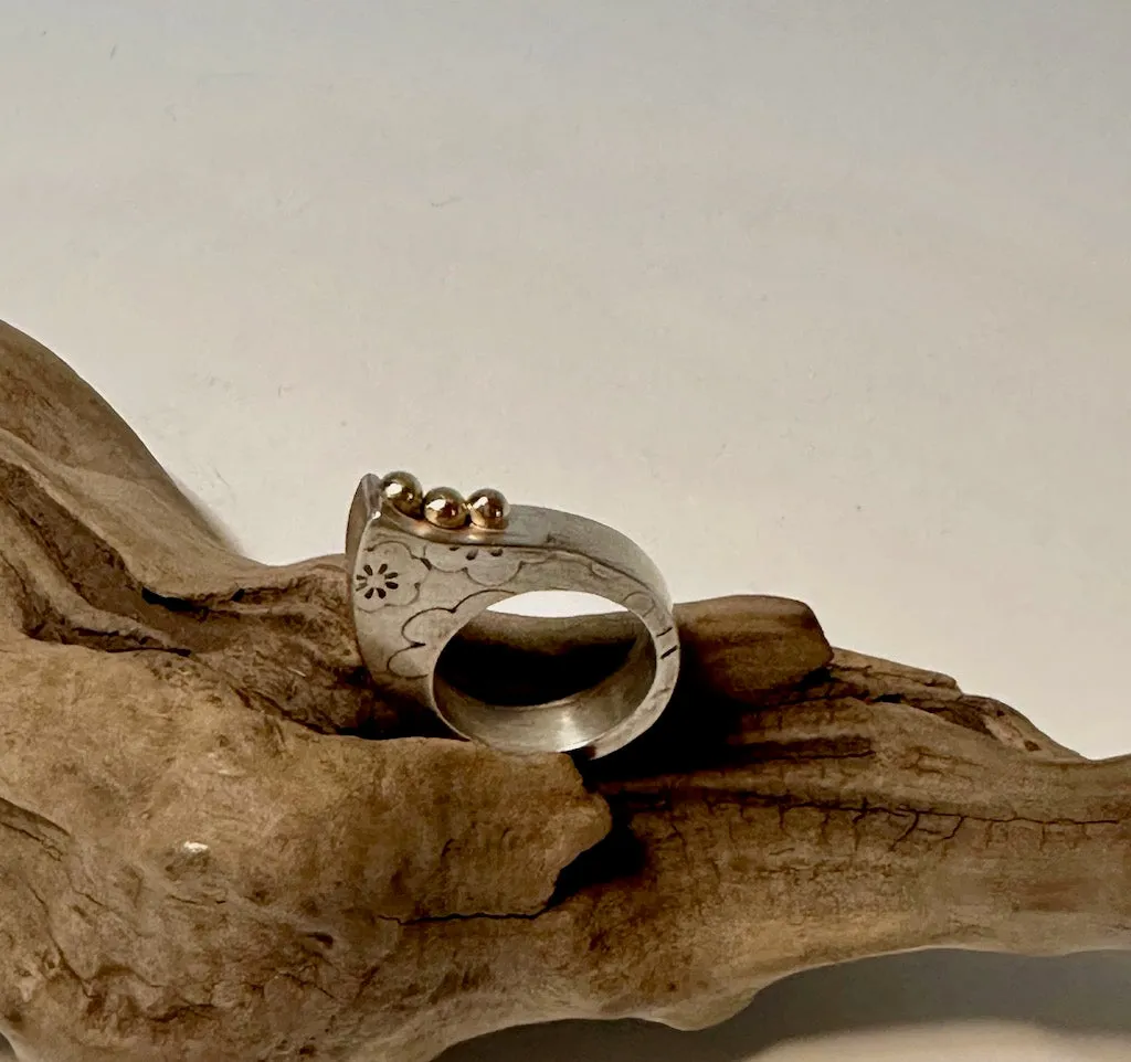 HOLLOW FORM STERLING SILVER RING WITH 14K BALLS MS229
