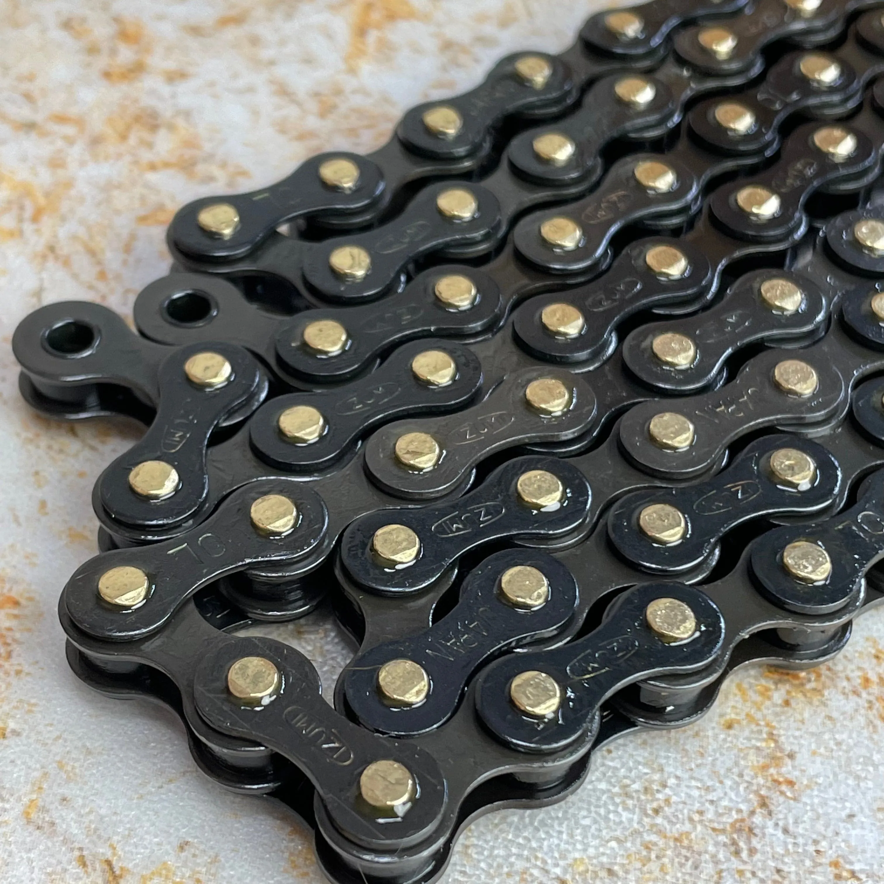 Izumi Standard 1/8" Chain Black / Gold Pins