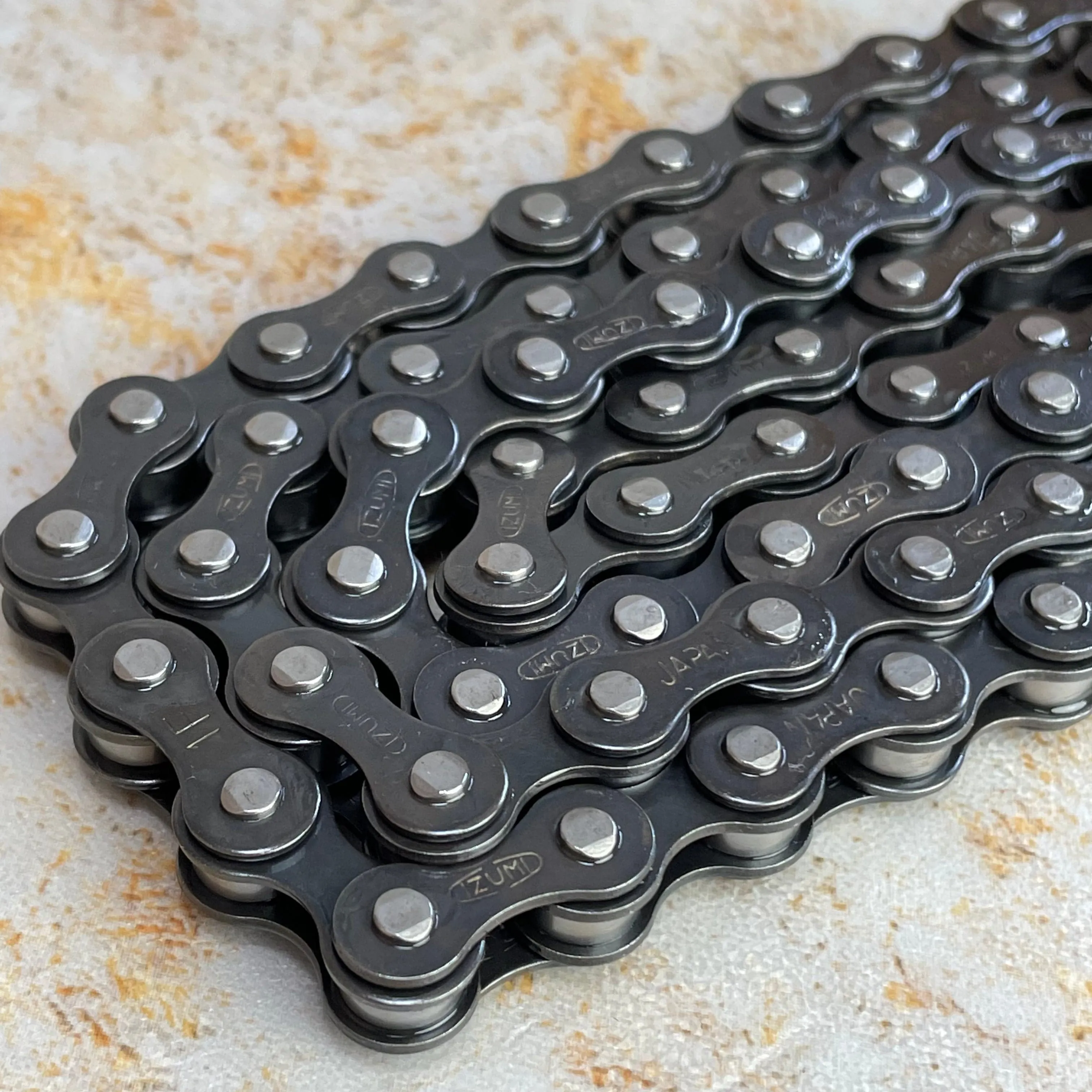 Izumi Standard 1/8" Chain Black