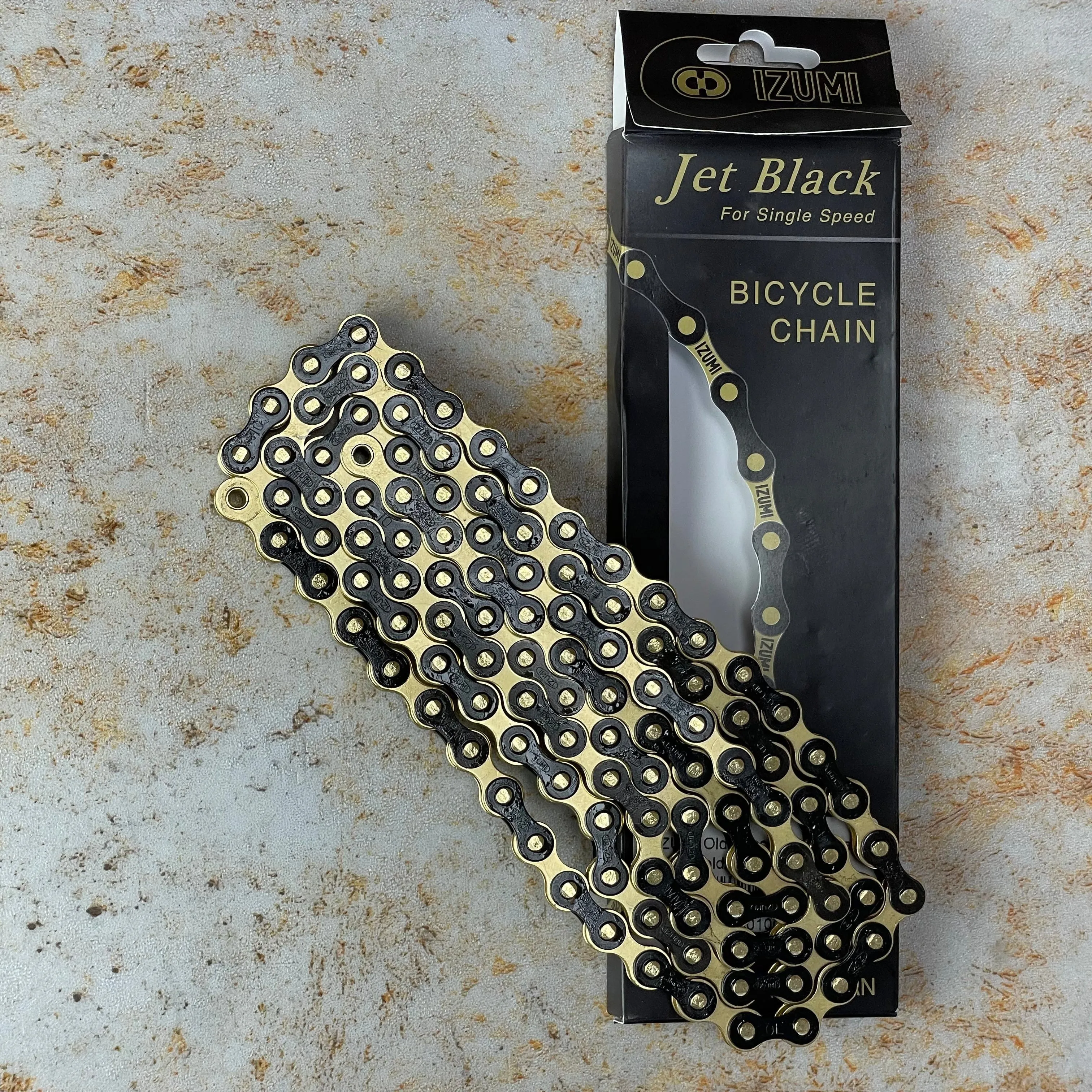 Izumi Standard 1/8" Chain Gold / Black Plates