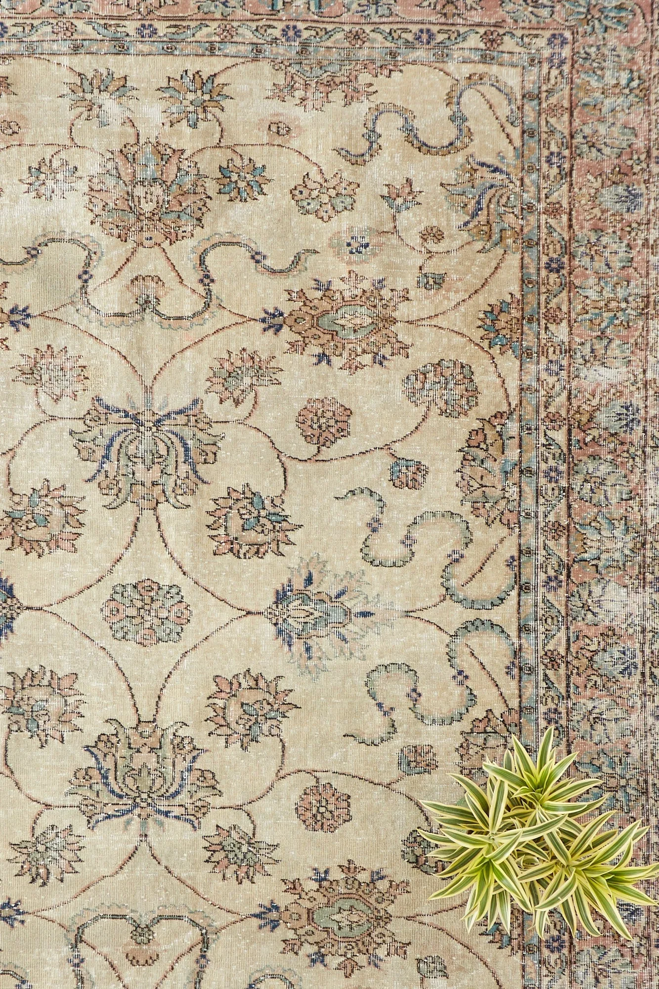 'Libra' Turkish Vintage Area Rug - 6'8" x 8'11"