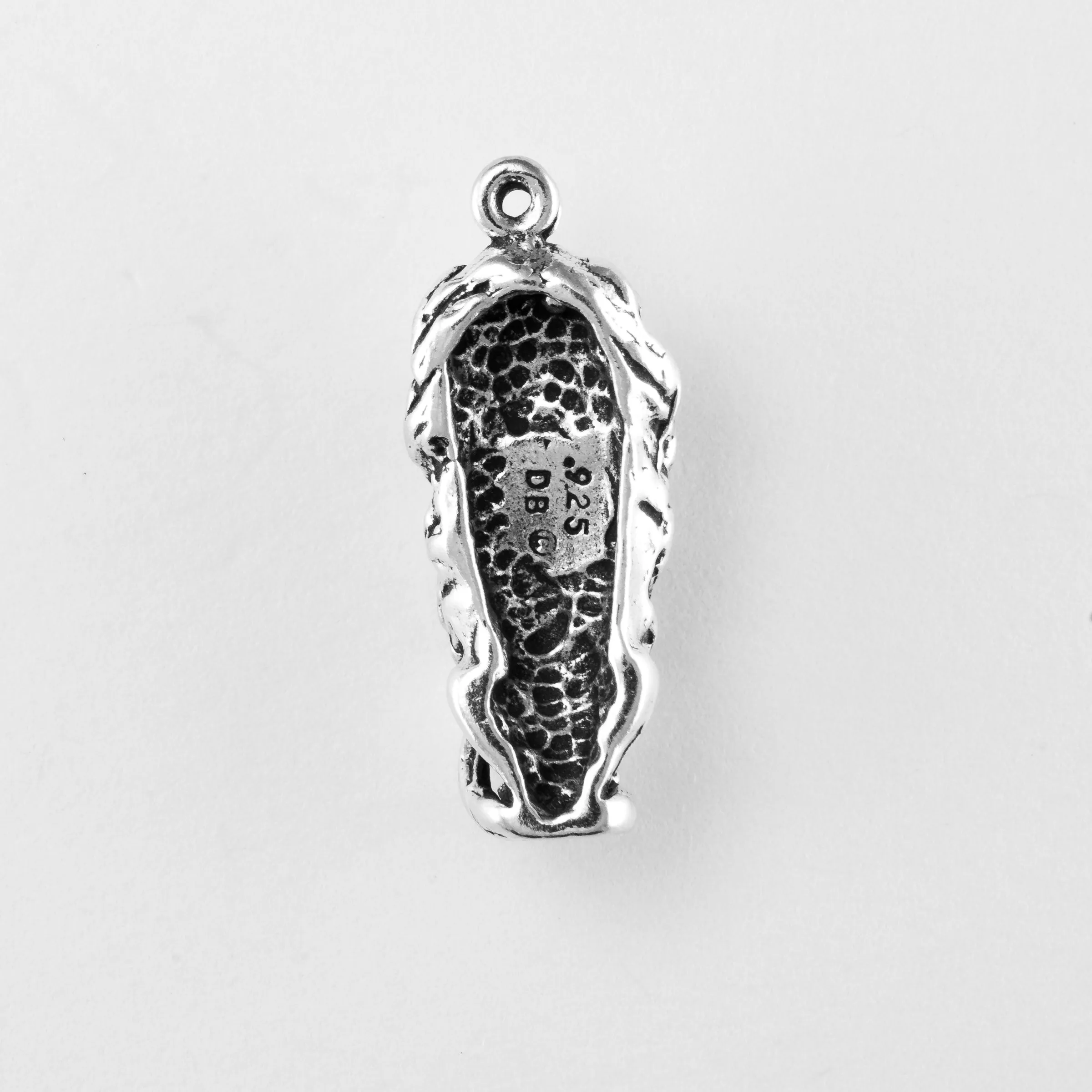 Lion, Hollow