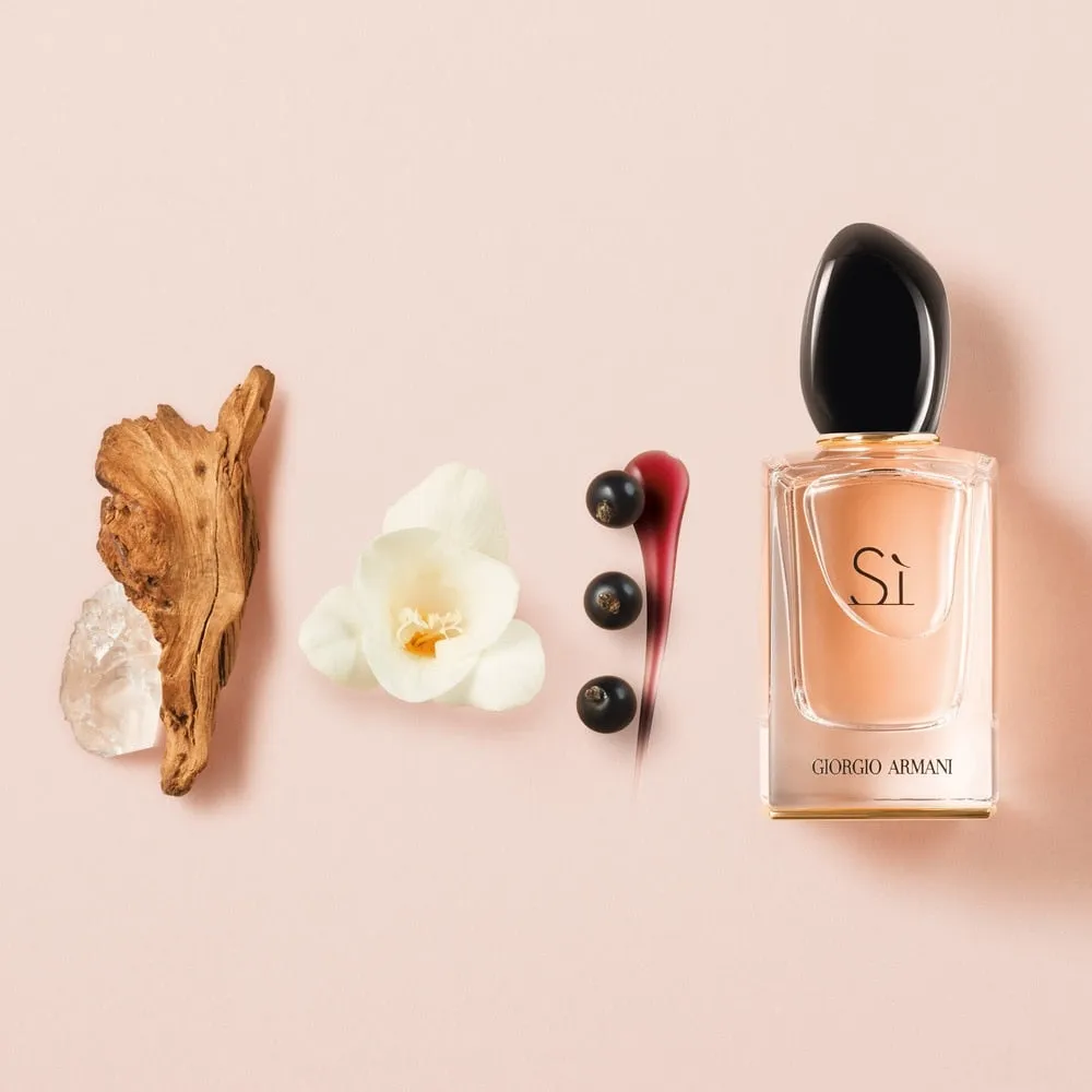 <strong> ARMANI <br> SÌ </strong><br> Eau de Parfum