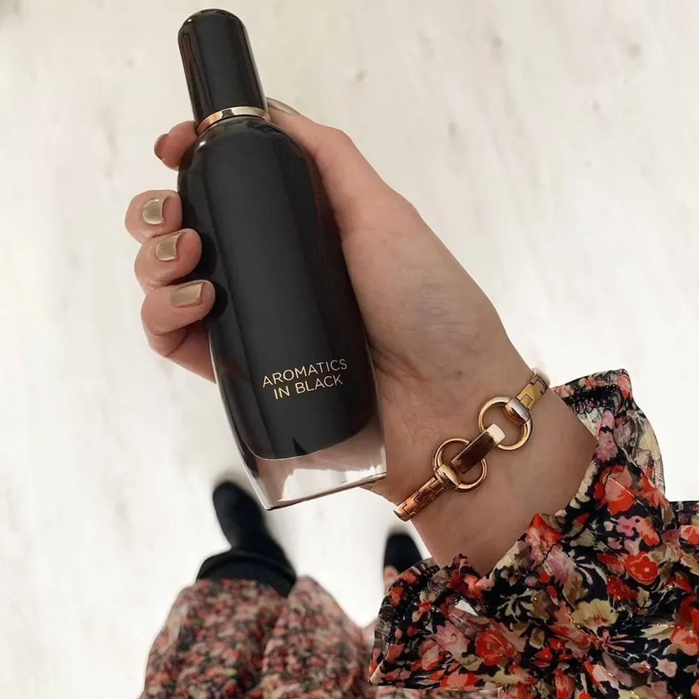 <strong> CLINIQUE <br> AROMATICS IN BLACK </strong><br> Eau de Parfum
