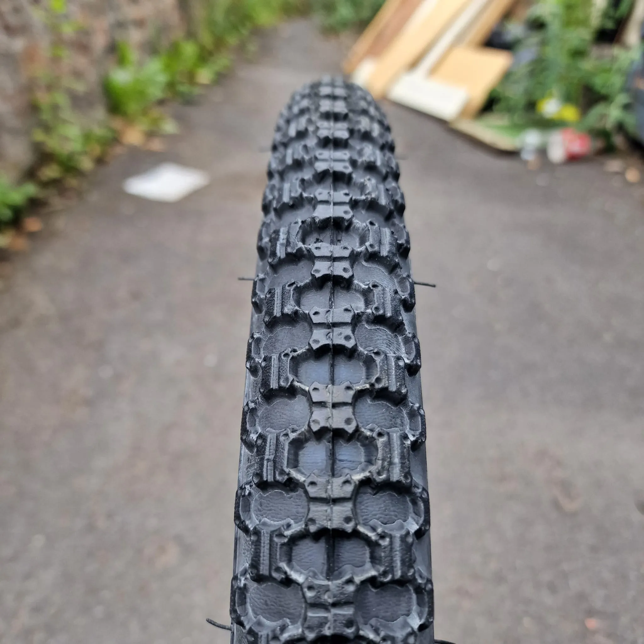 Nutrak Meteor Comp III Style Tyre Black