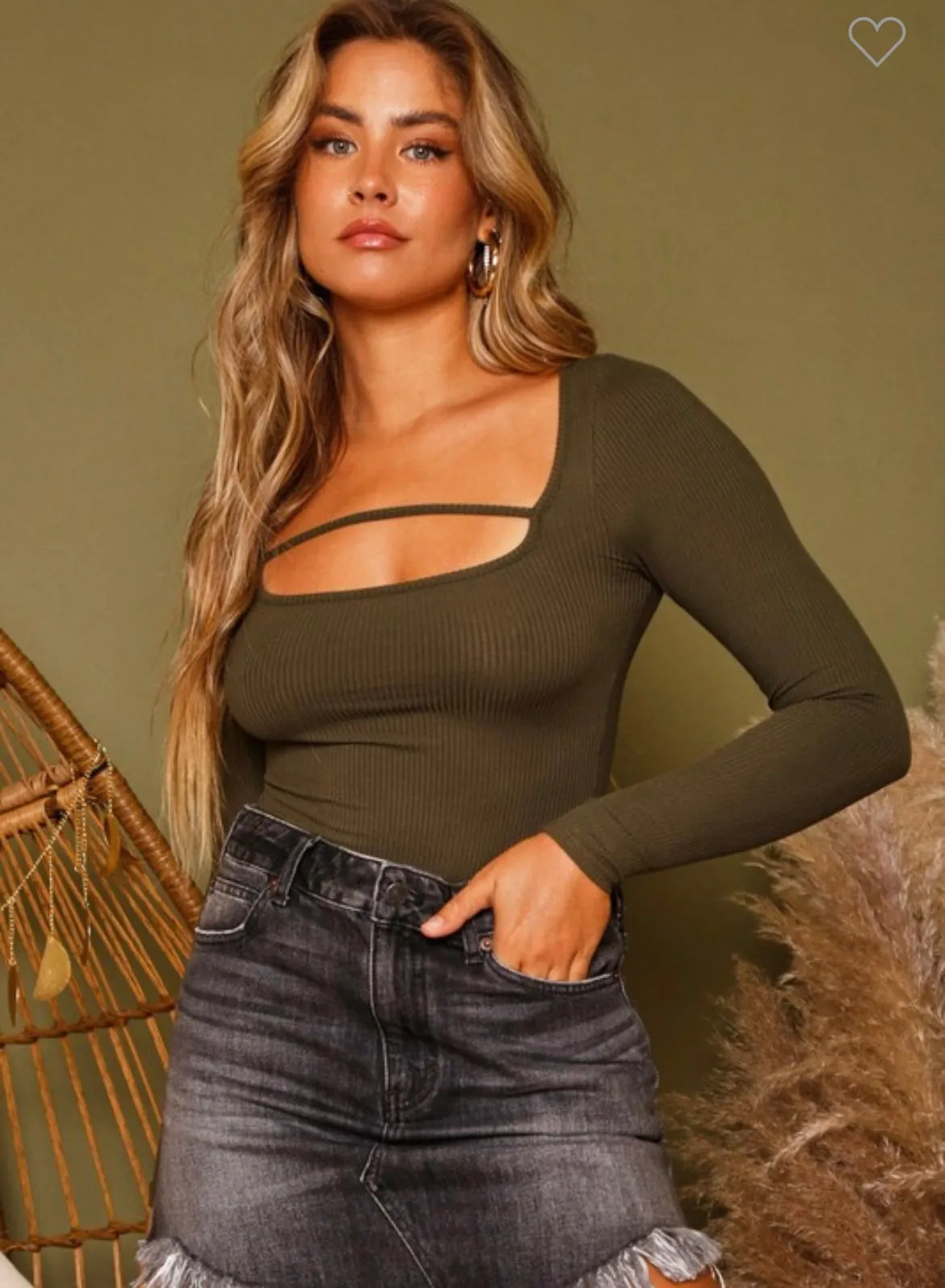 Olivia• Long sleeved ribbed bodysuit