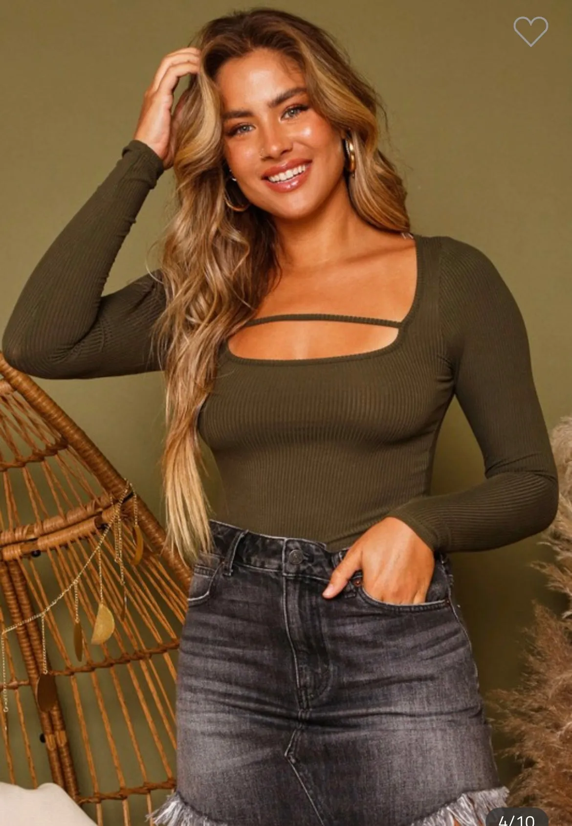 Olivia• Long sleeved ribbed bodysuit