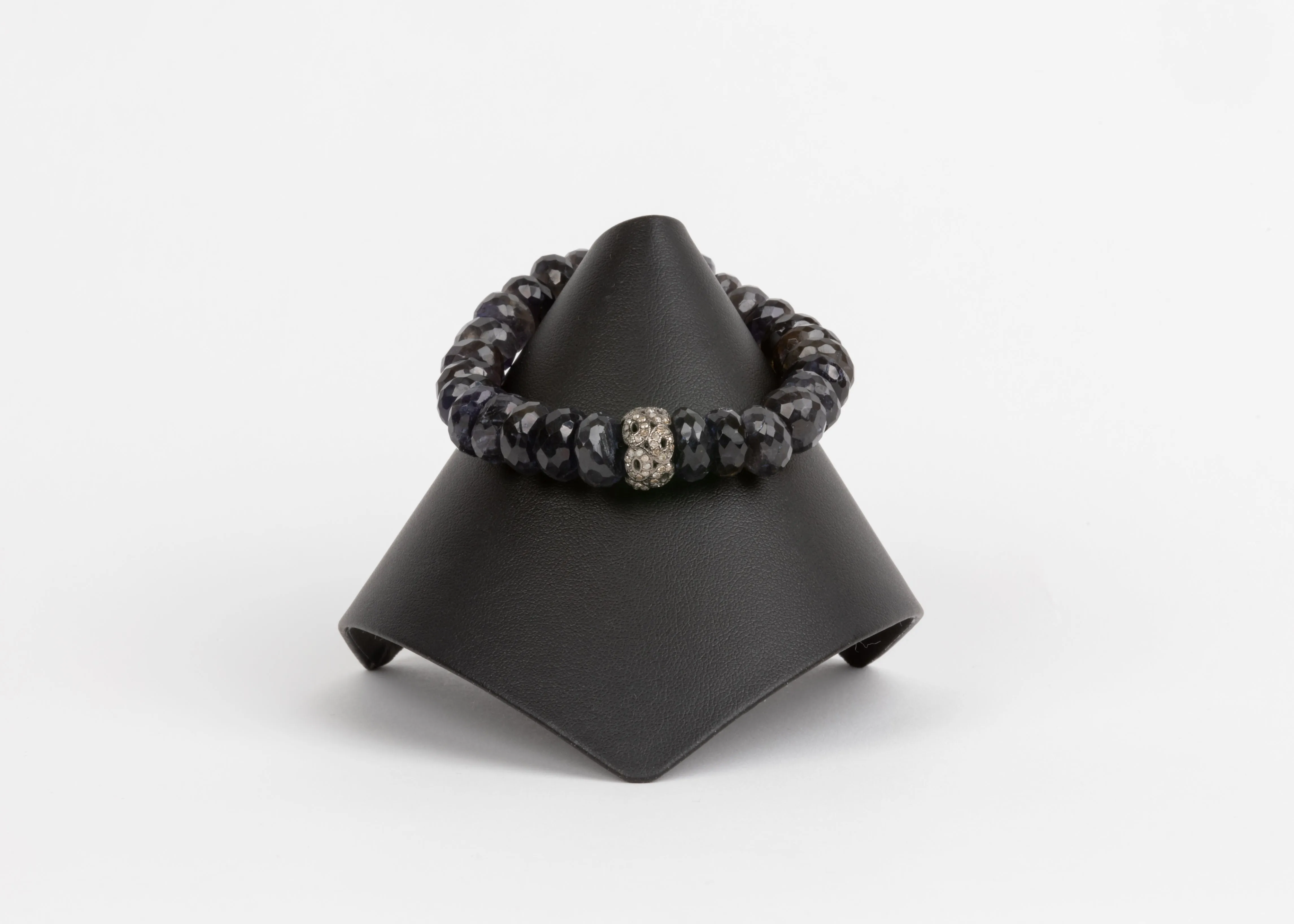 Pave Diamond, Iolite