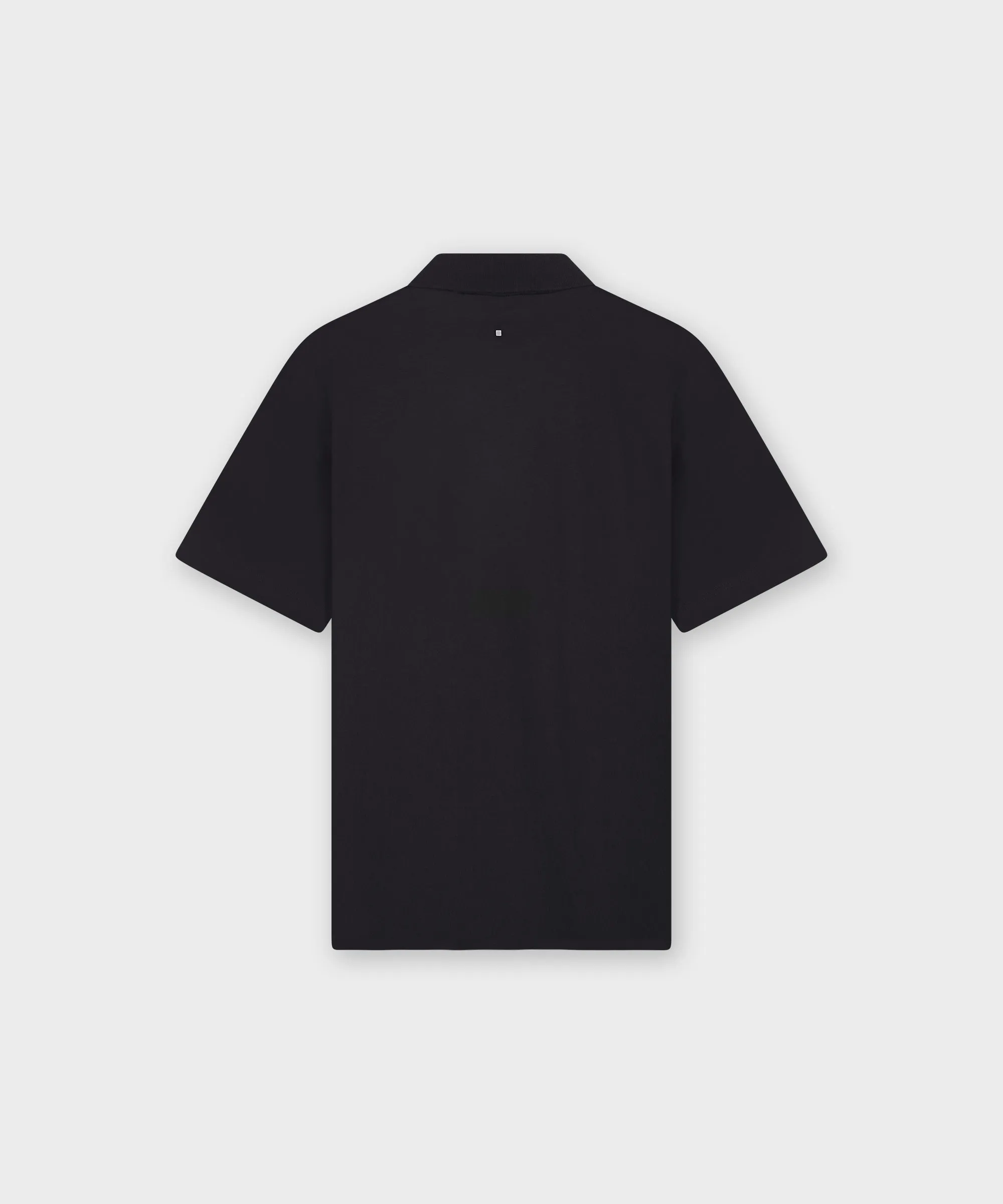 PO 02 Essence Buttonless Black