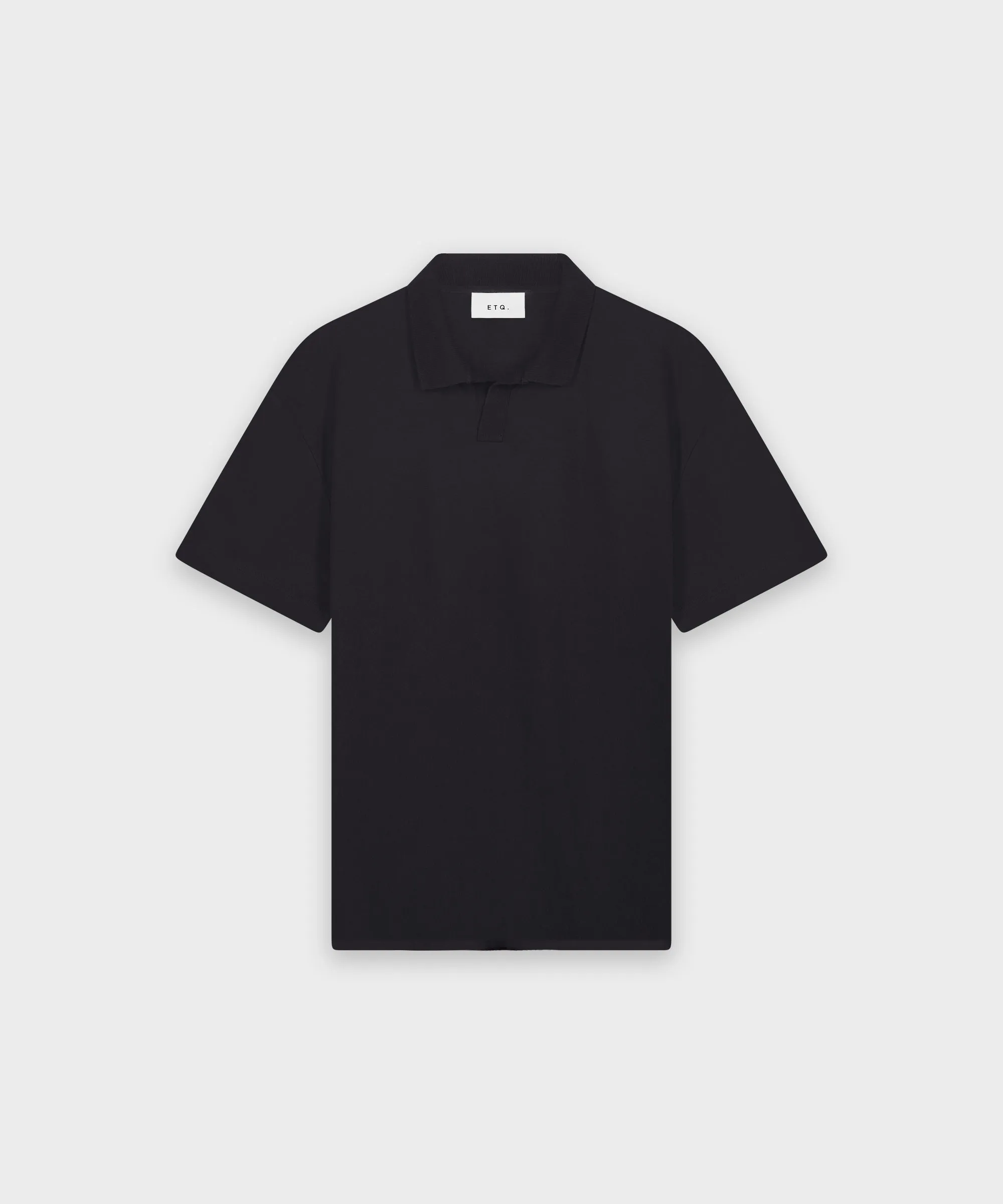 PO 02 Essence Buttonless Black
