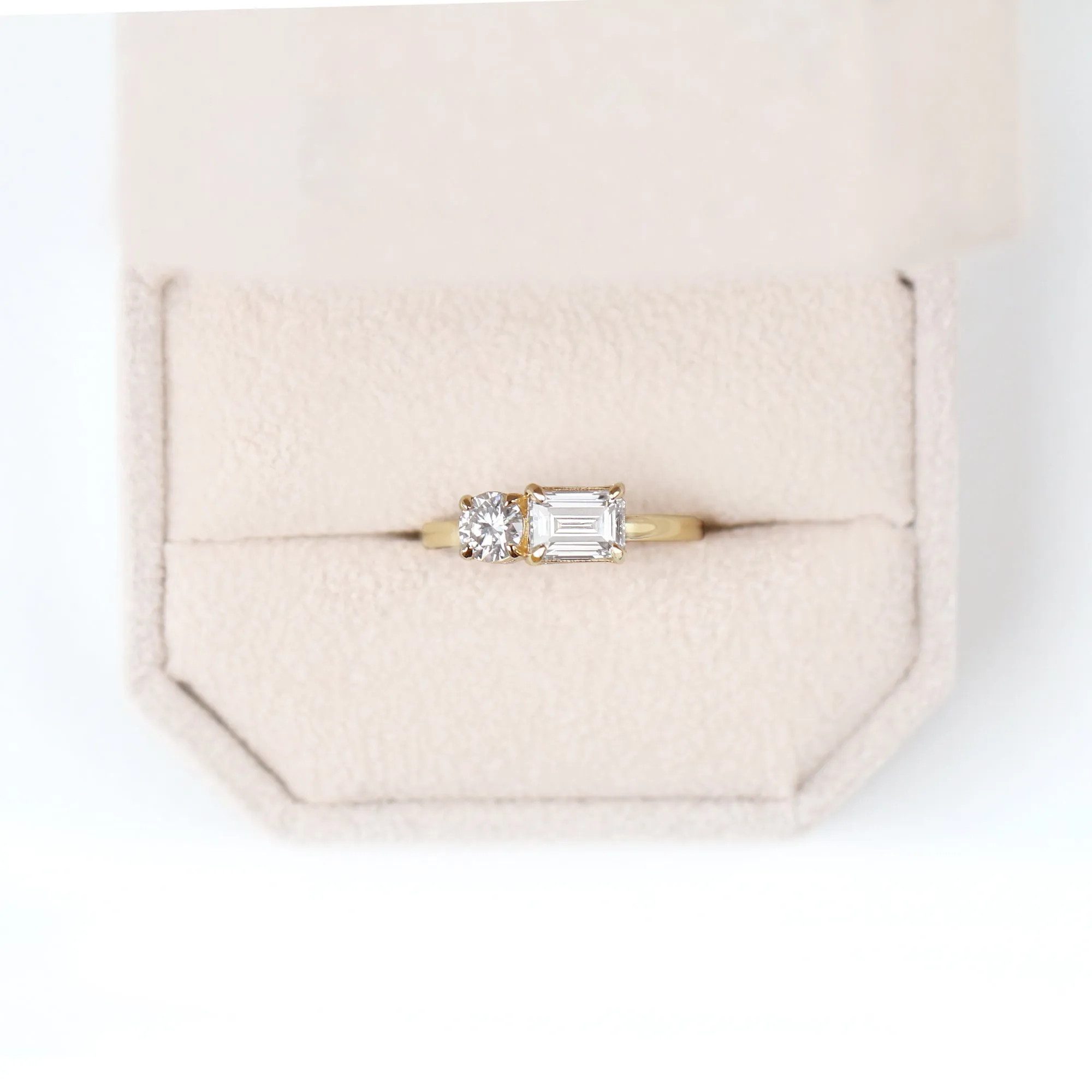 Pointe Toi Et Moi Ring