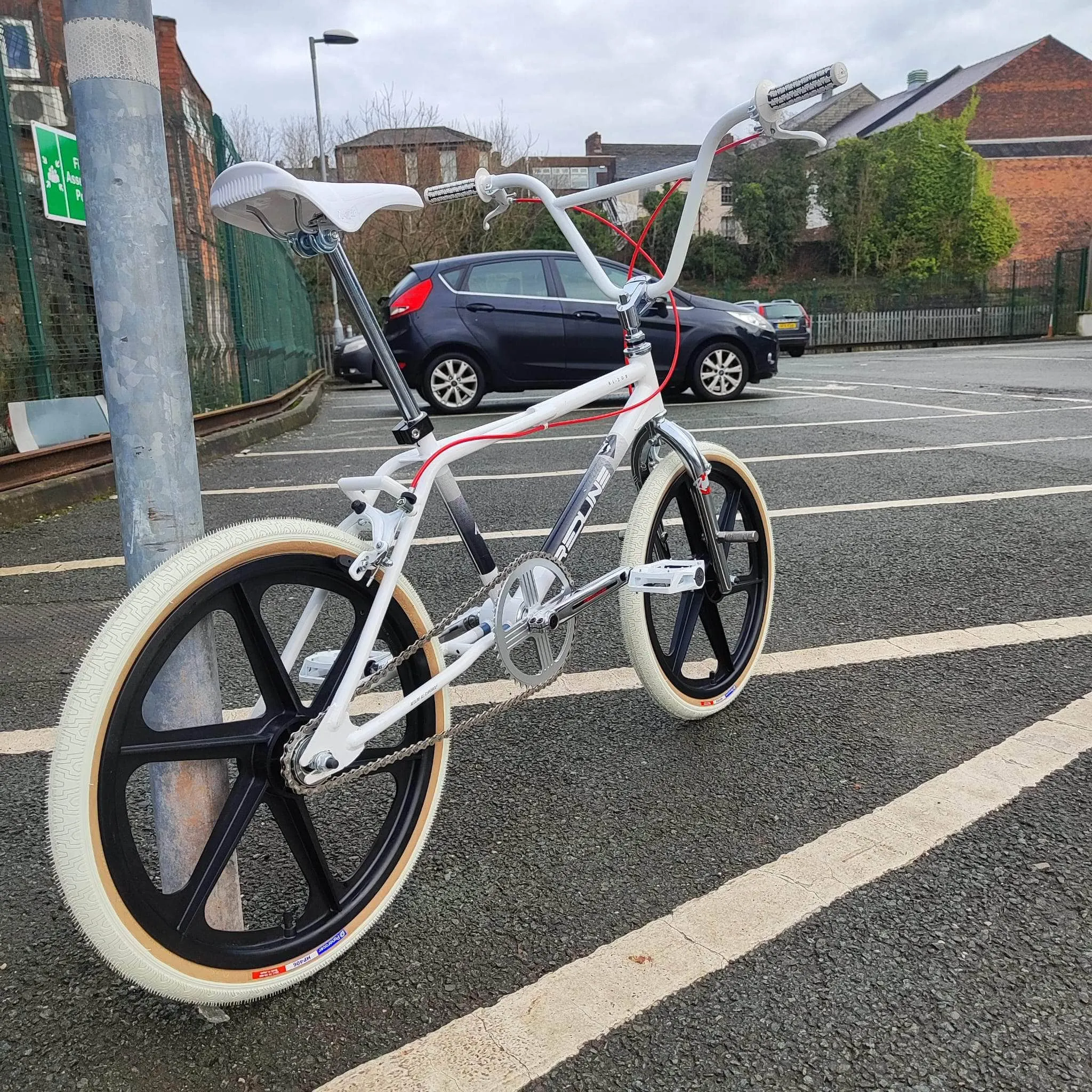 Redline 1988 RL-20b Custom Bike White