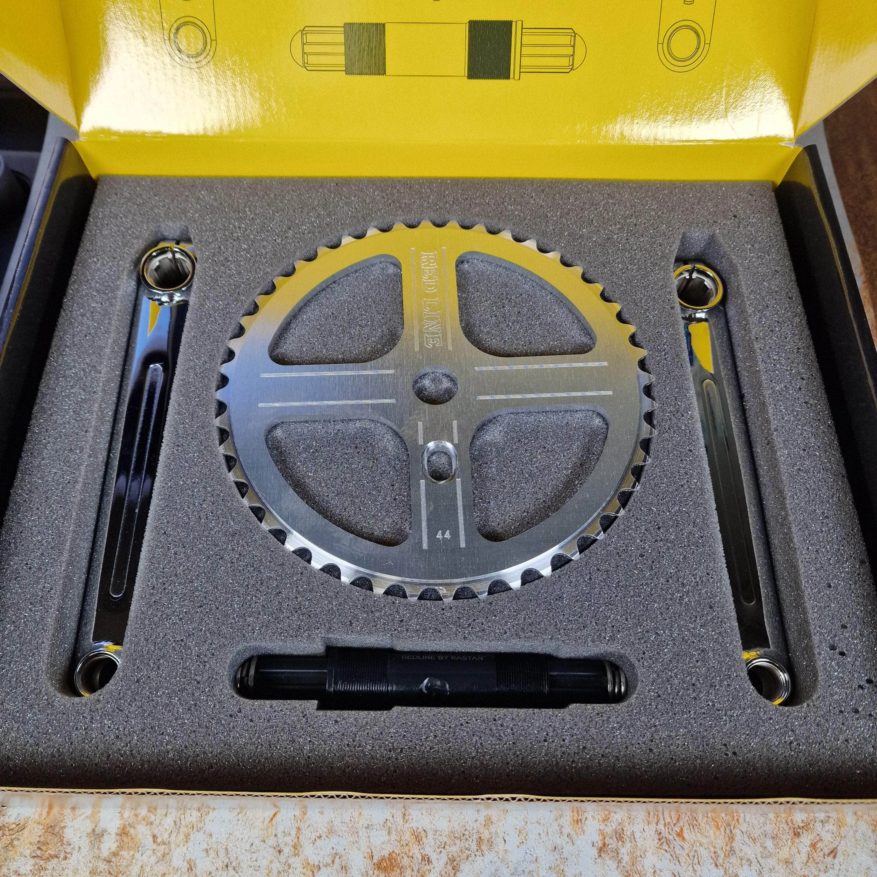 Redline 401 Single Pinch Flight Cranks with Techmatik BB