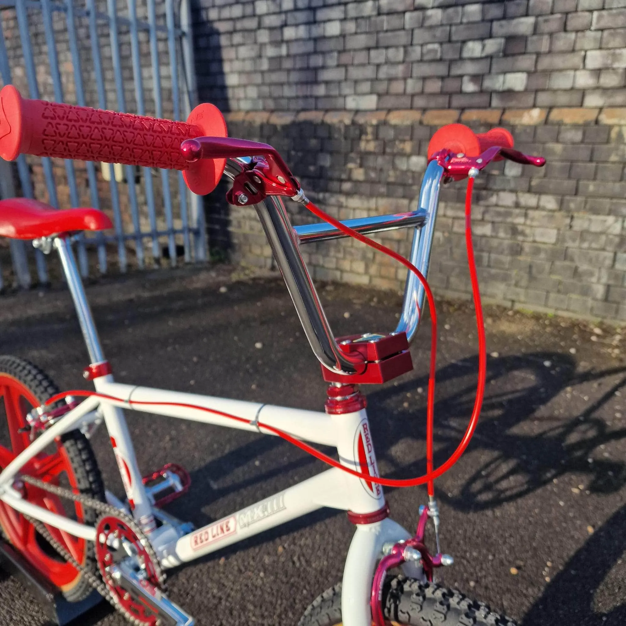 Redline MX-III Custom Bike White / Red