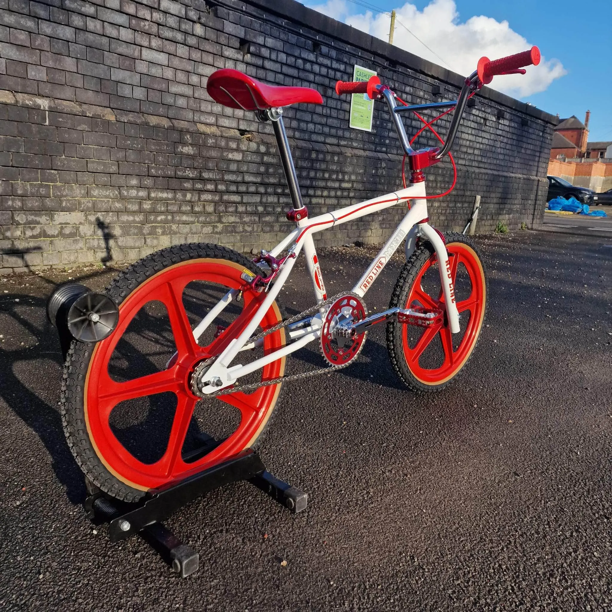 Redline MX-III Custom Bike White / Red