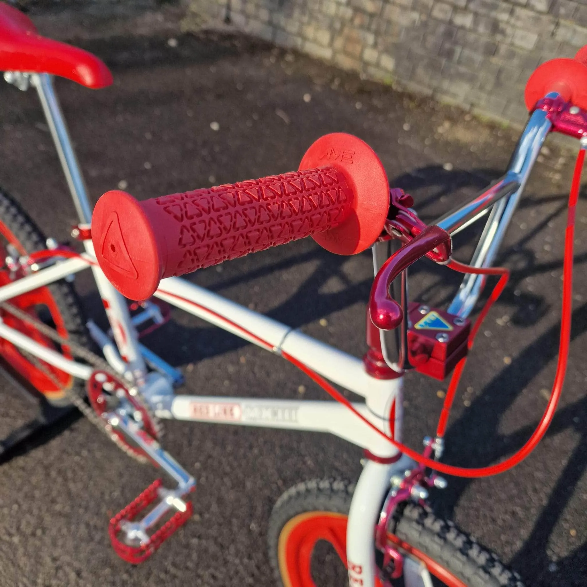 Redline MX-III Custom Bike White / Red