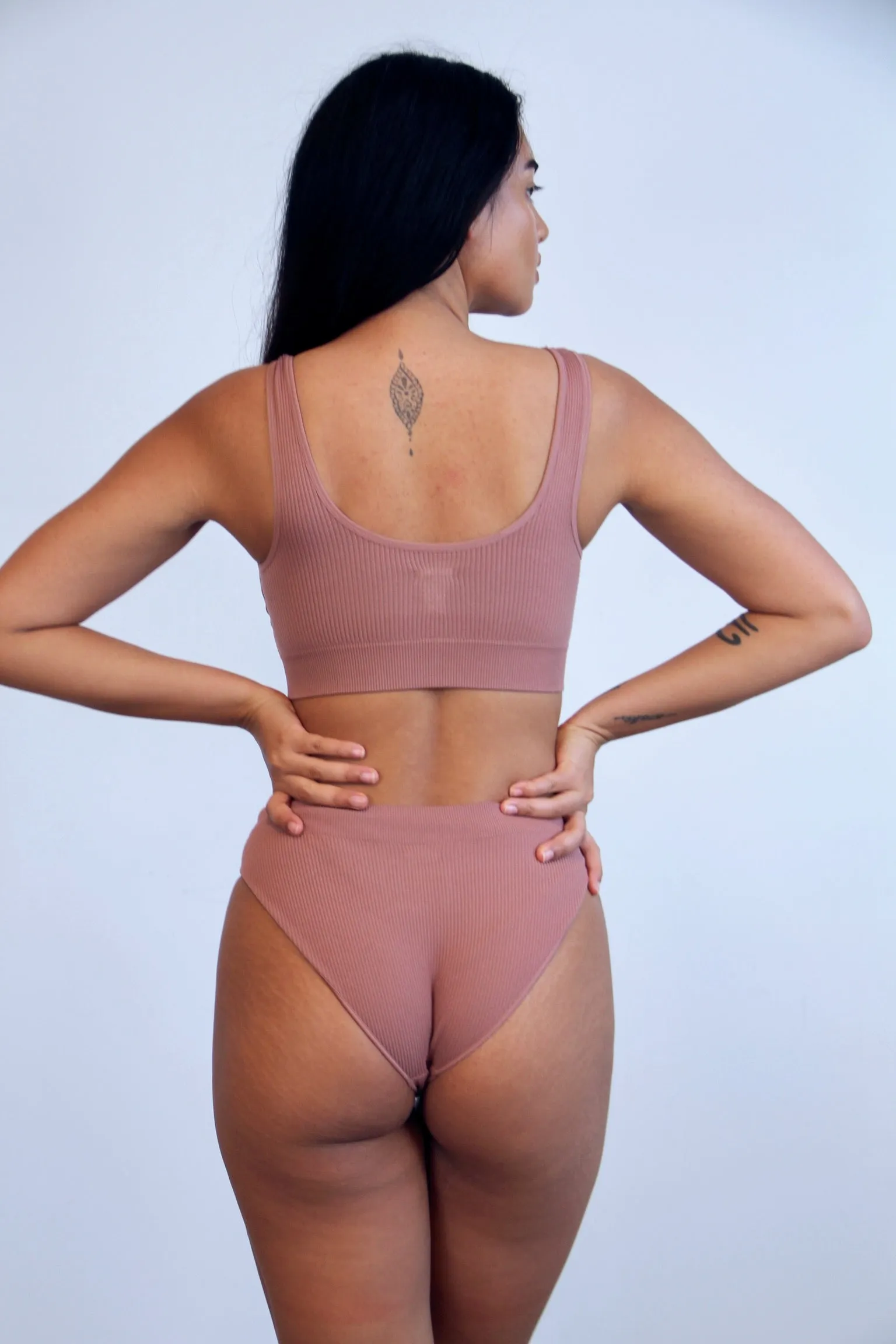 SEAMLESS RIBBED BRA