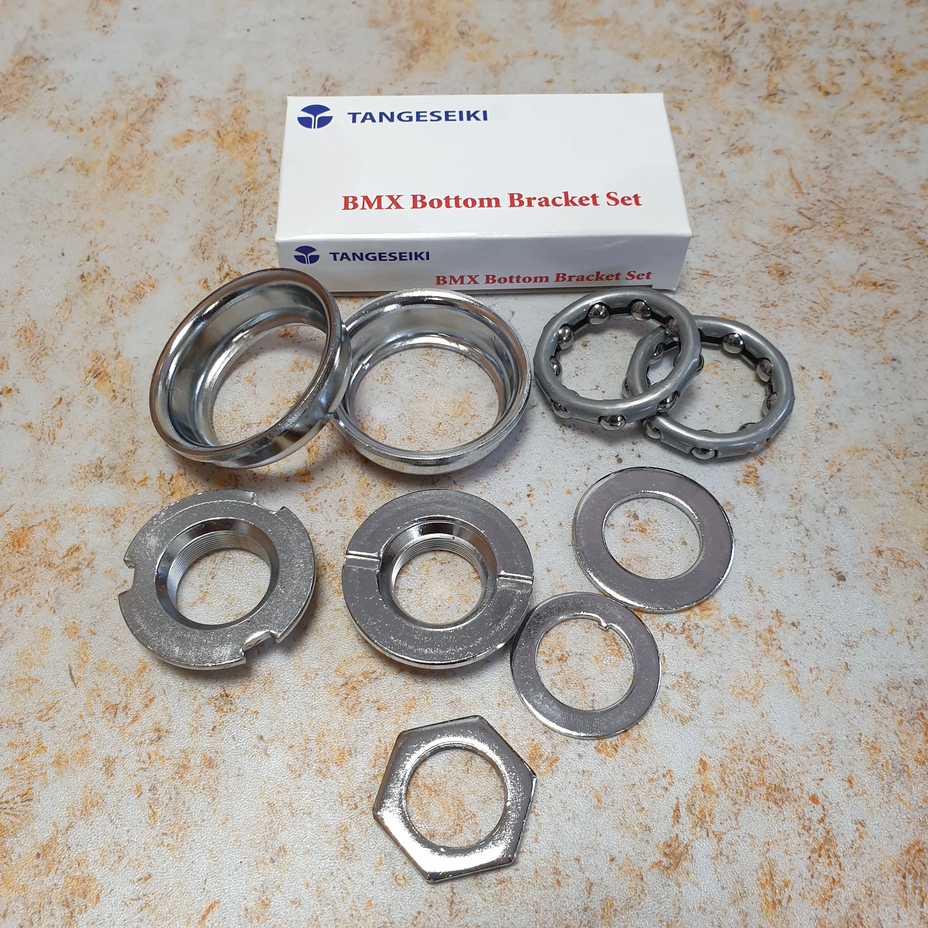 Tange Seiki BB220ST Bottom Bracket For One Piece Cranks Chrome