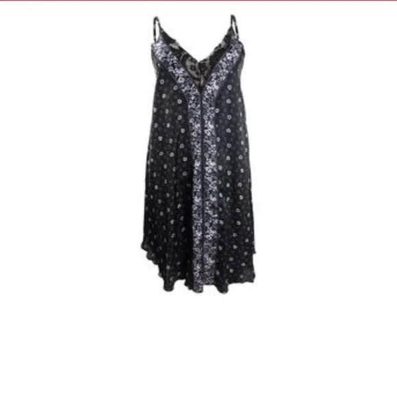 Vera Bradley lace trim Nightgown