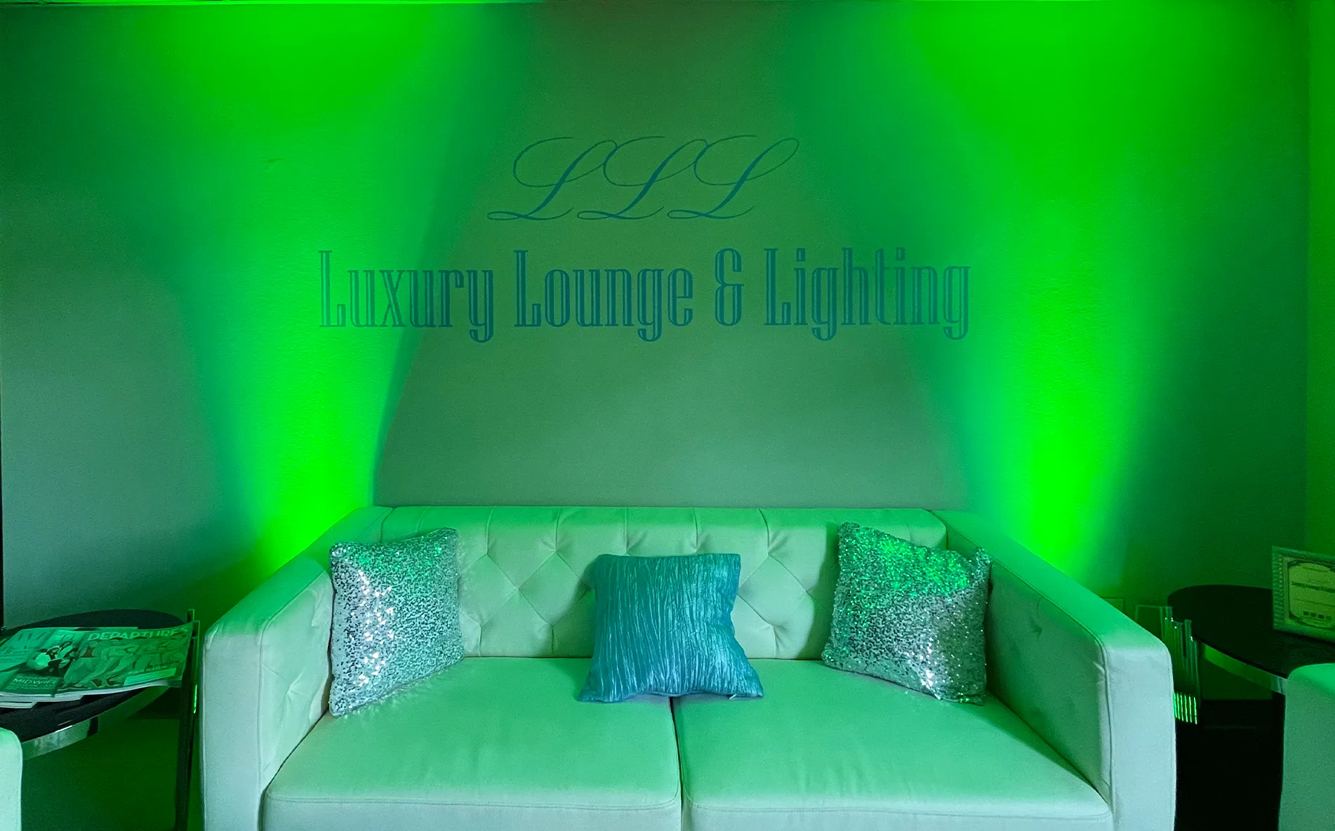 WIRELESS LED UPLIGHT/WASH LIGHT FIXTURE (160W - RGBWAUV) W/REMOTE